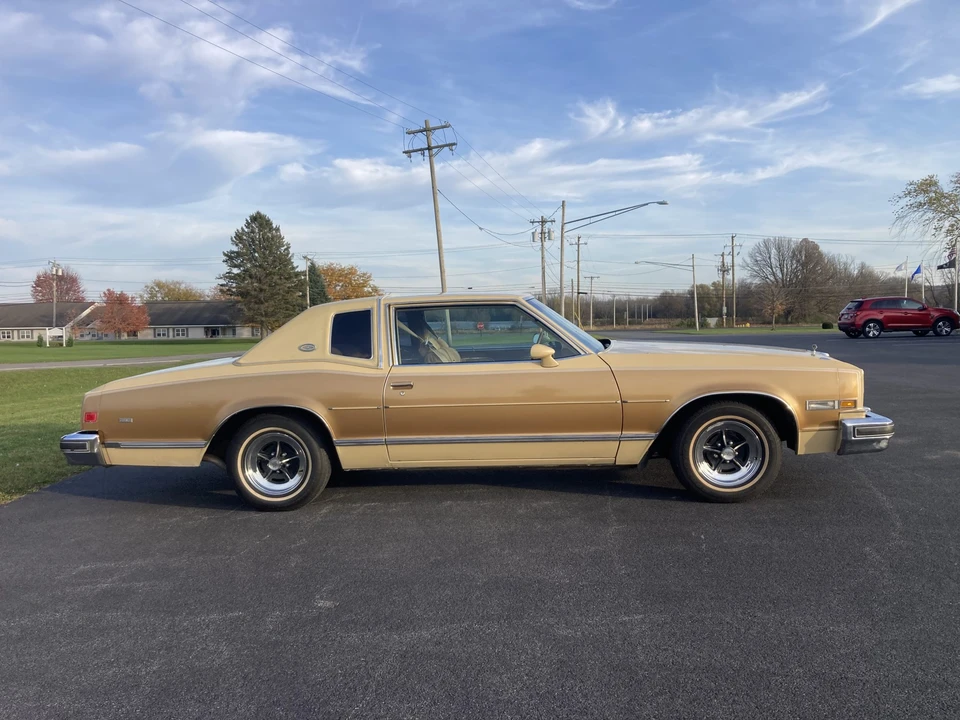 1977 Buick Riviera 4th-7th Gen - Image 9 of 31