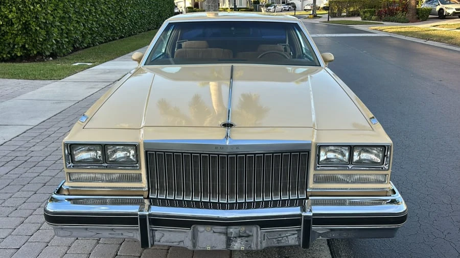 1977 Buick Riviera 4th-7th Gen - Image 4 of 18