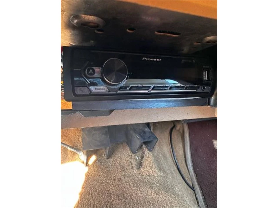 1977 Buick Riviera 4th-7th Gen - Image 8 of 17