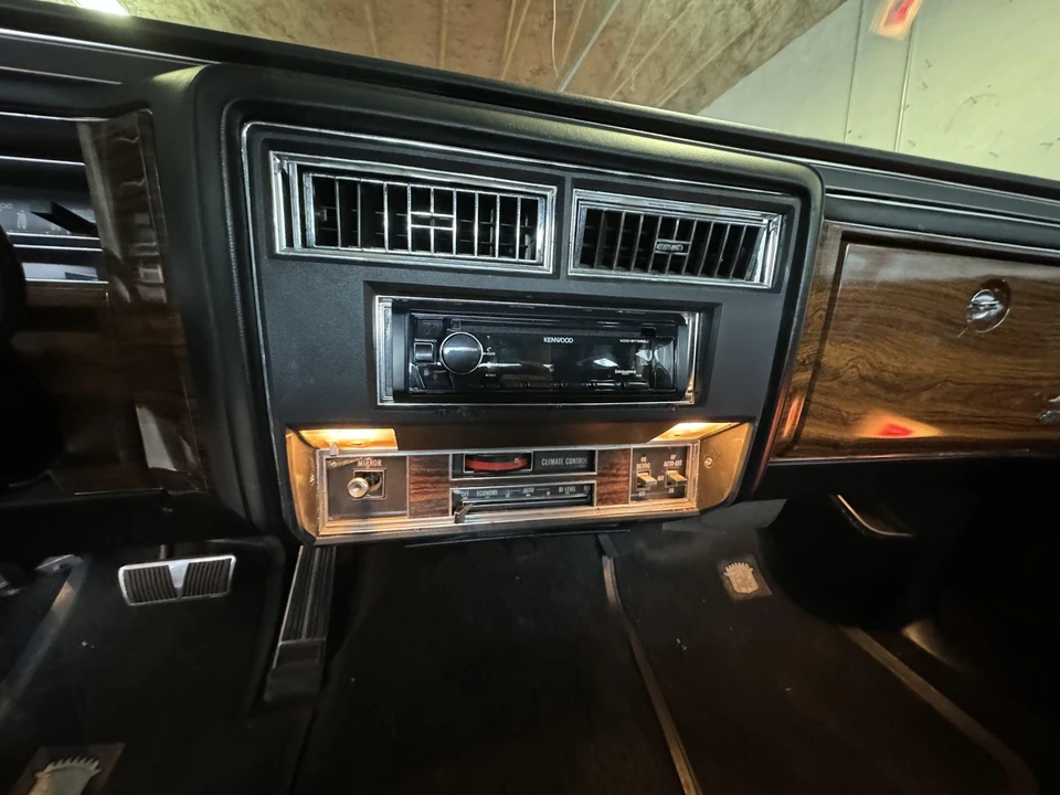 1977 Cadillac DeVille 5th Gen - Image 28 of 31