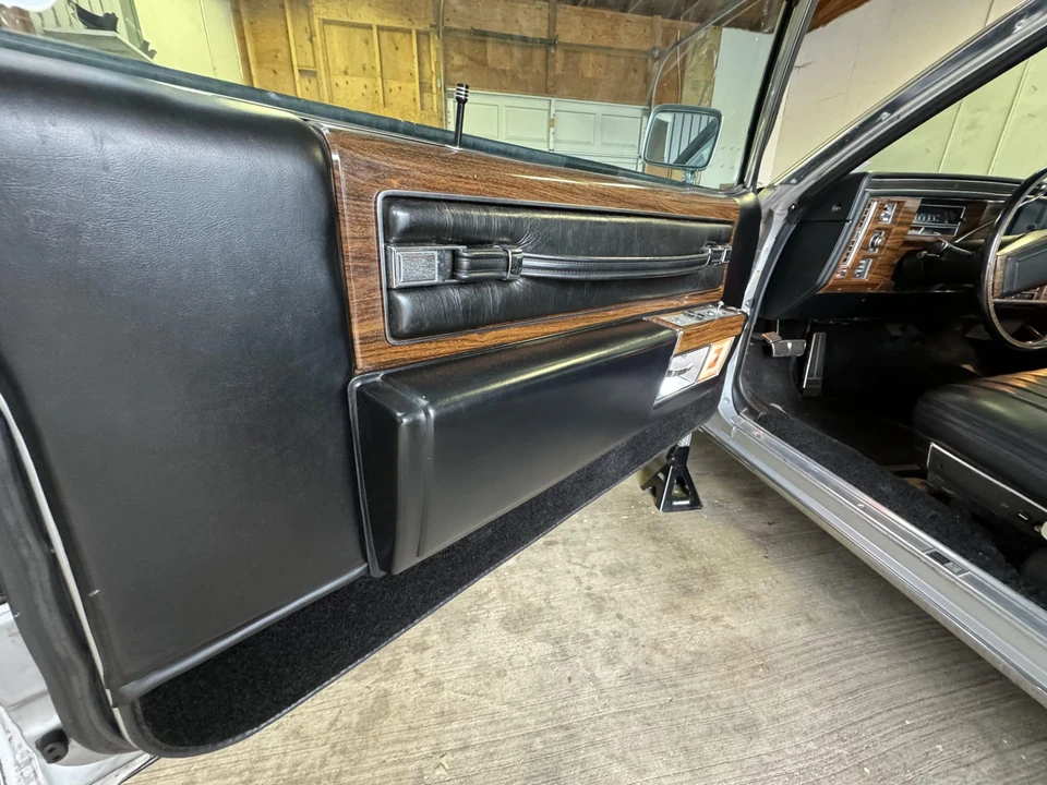 1977 Cadillac DeVille 5th Gen - Image 22 of 31