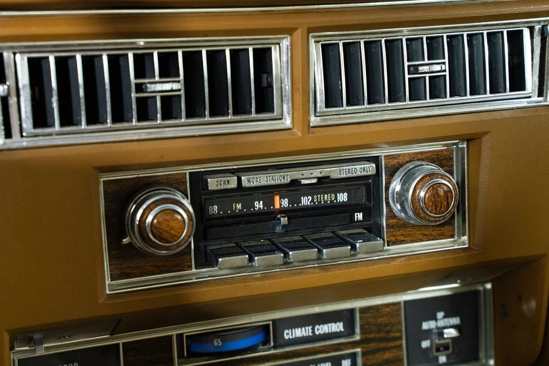 1977 Cadillac DeVille 5th Gen - Image 28 of 31