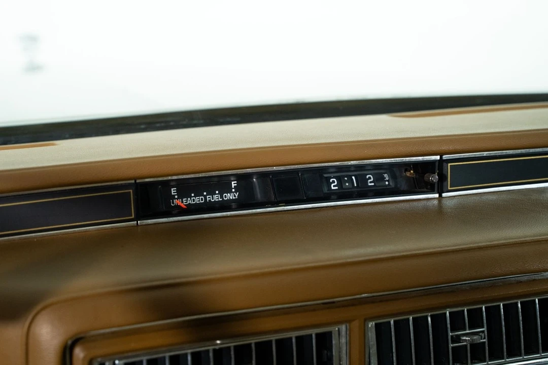 1977 Cadillac DeVille 5th Gen - Image 27 of 31