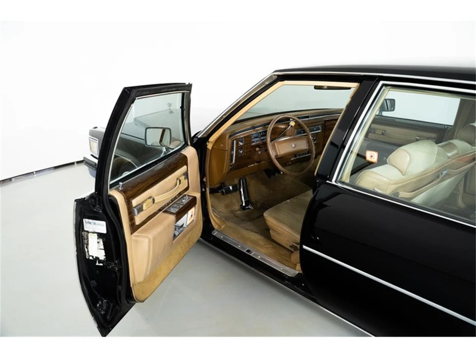 1977 Cadillac DeVille 5th Gen - Image 17 of 31
