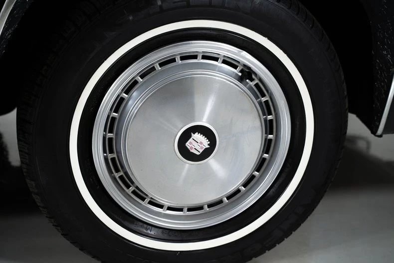 1977 Cadillac DeVille 5th Gen - Image 15 of 21