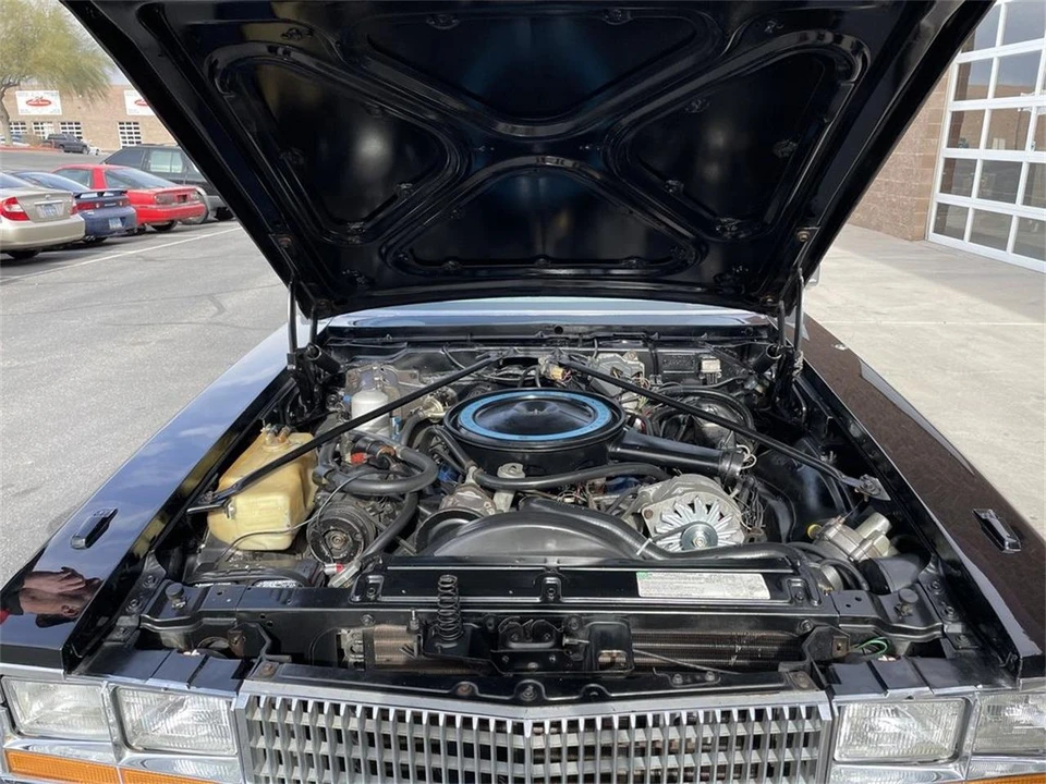 1977 Cadillac - Image 26 of 31
