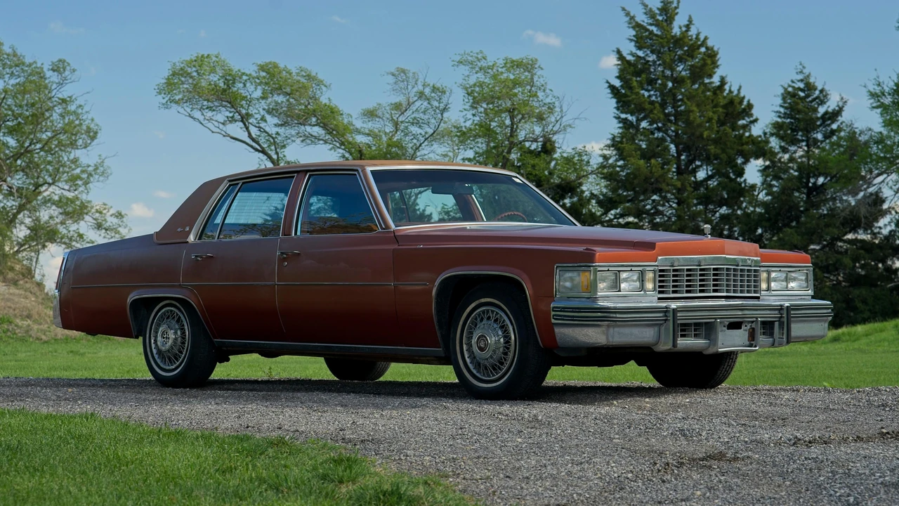 1977 Cadillac DeVille 5th Gen - Image 12 of 31