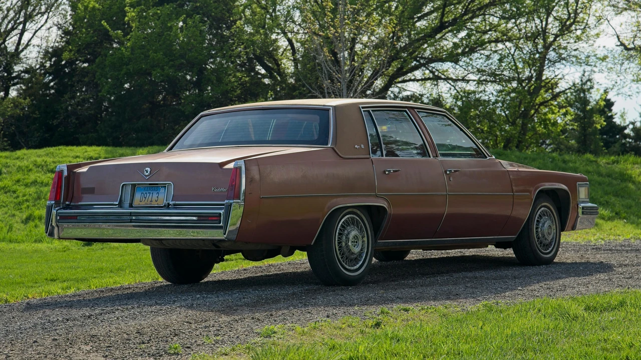1977 Cadillac DeVille 5th Gen - Image 10 of 31