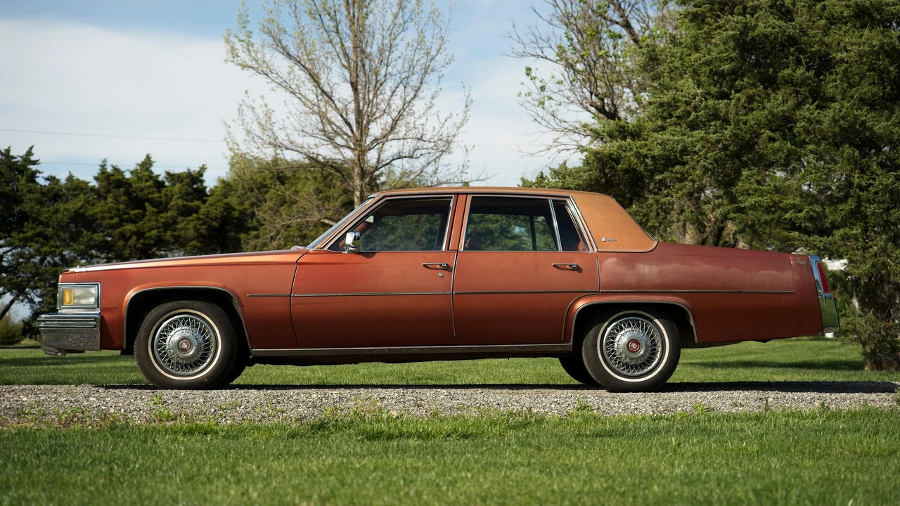 1977 Cadillac DeVille 5th Gen - Image 8 of 31