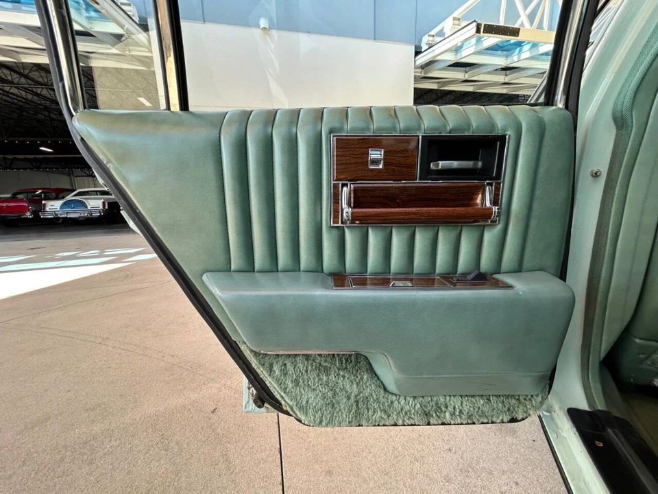 1977 Cadillac Seville - Image 24 of 31