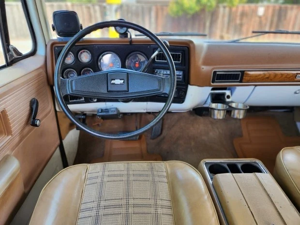 1977 Chevrolet Suburban 7th Gen - Image 5 of 7