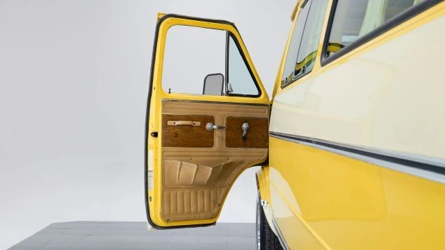 1977 Chevrolet G-Series Van - Image 18 of 21