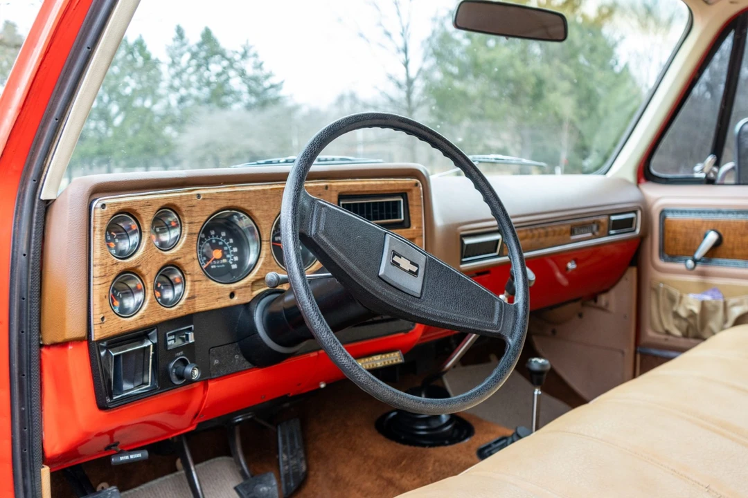 1977 Chevrolet Suburban 7th Gen - Image 5 of 8