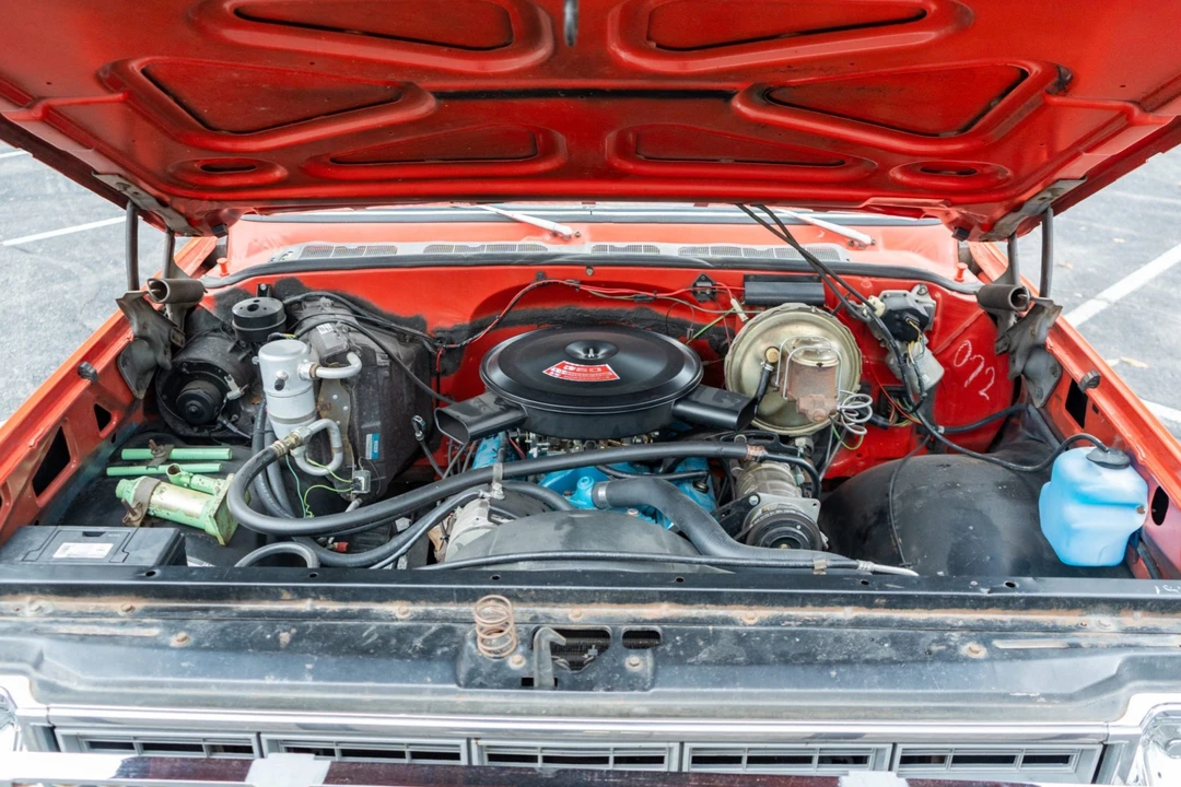 1977 Chevrolet Suburban 7th Gen - Image 6 of 8