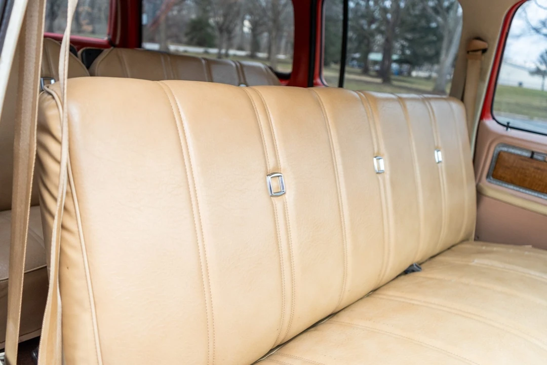 1977 Chevrolet Suburban 7th Gen - Image 4 of 8
