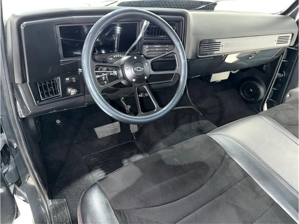1977 Chevrolet - Image 15 of 31