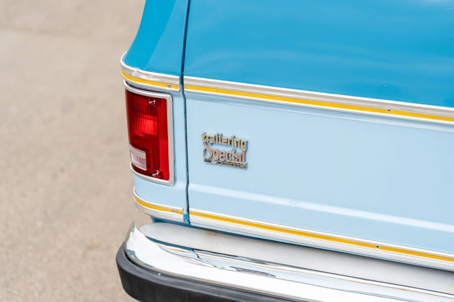 1977 Chevrolet Suburban 7th Gen - Image 9 of 31