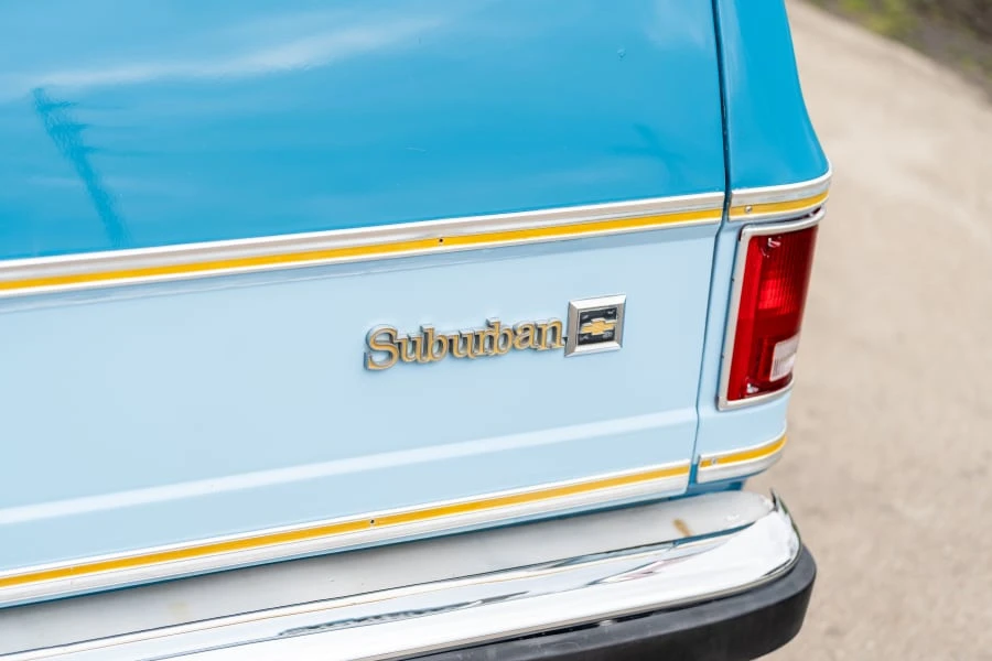 1977 Chevrolet Suburban 7th Gen - Image 10 of 31