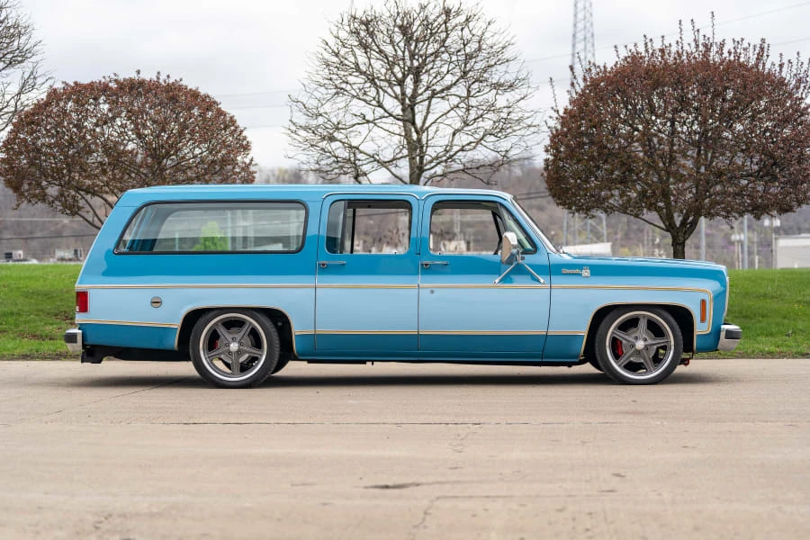 1977 Chevrolet Suburban 7th Gen - Image 2 of 31