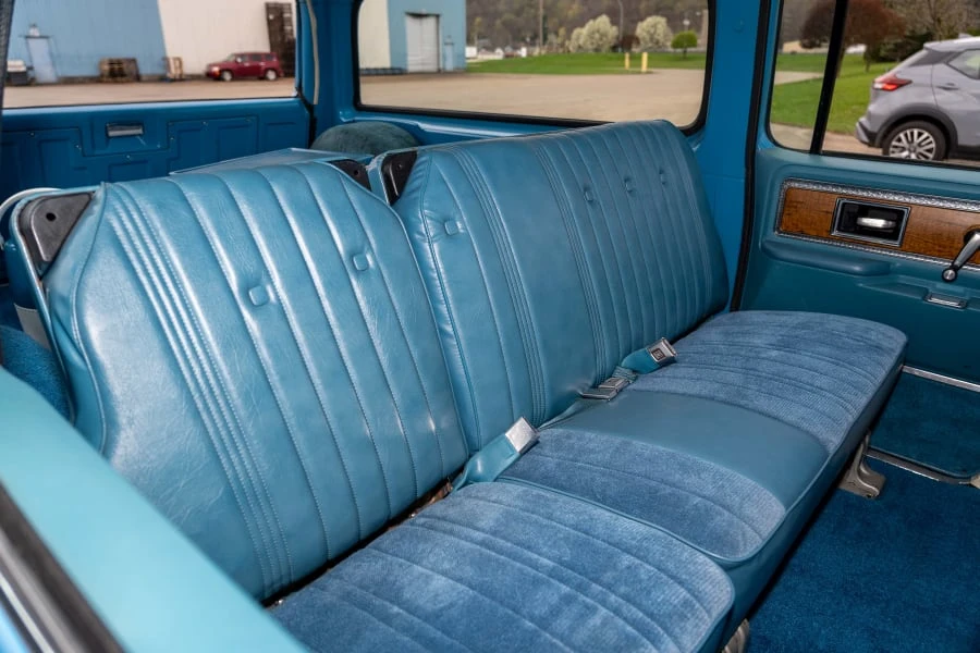 1977 Chevrolet Suburban 7th Gen - Image 19 of 31