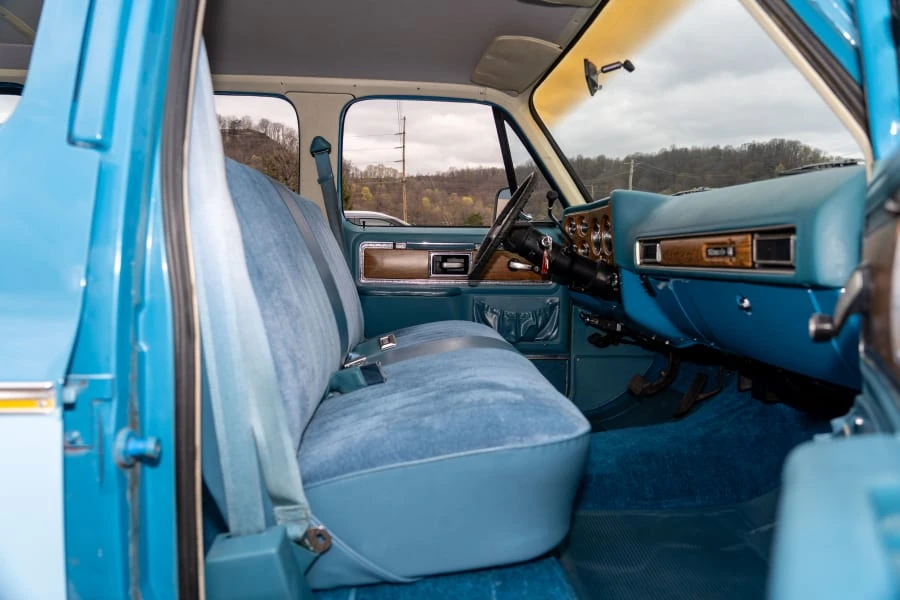 1977 Chevrolet Suburban 7th Gen - Image 21 of 31