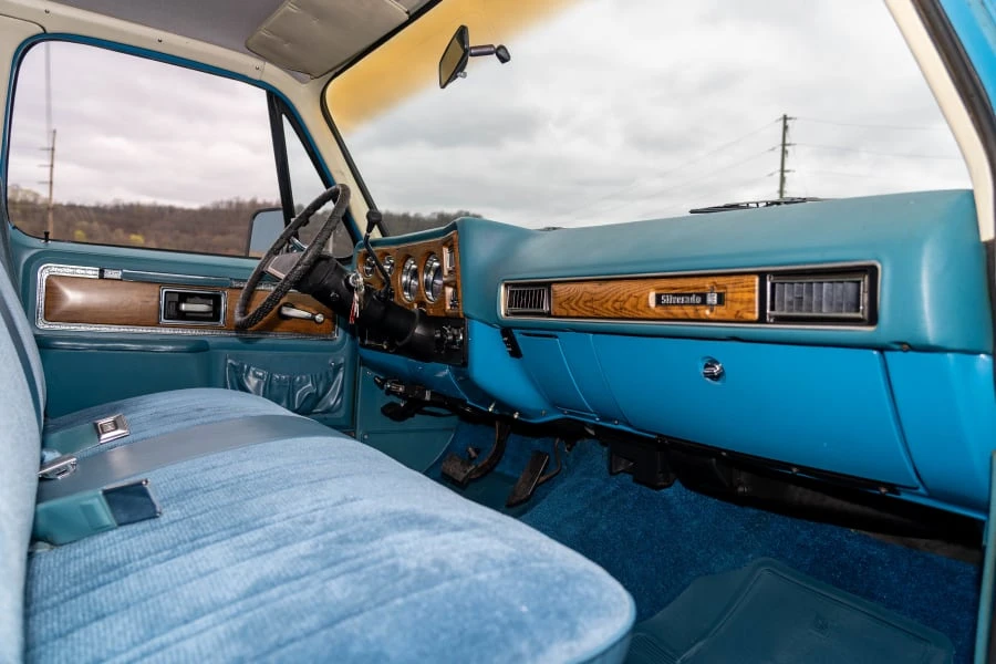 1977 Chevrolet Suburban 7th Gen - Image 17 of 31
