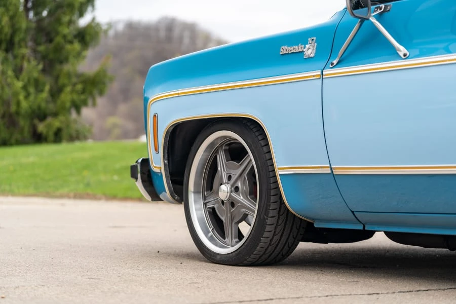 1977 Chevrolet Suburban 7th Gen - Image 11 of 31