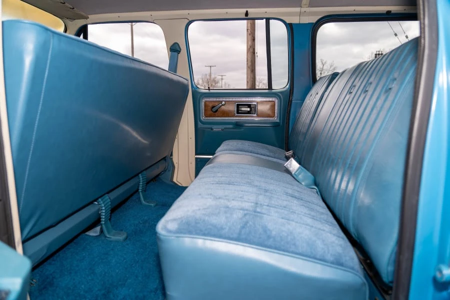 1977 Chevrolet Suburban 7th Gen - Image 22 of 31