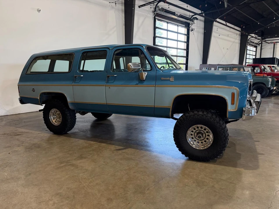 1977 Chevrolet Suburban 7th Gen - Image 7 of 31