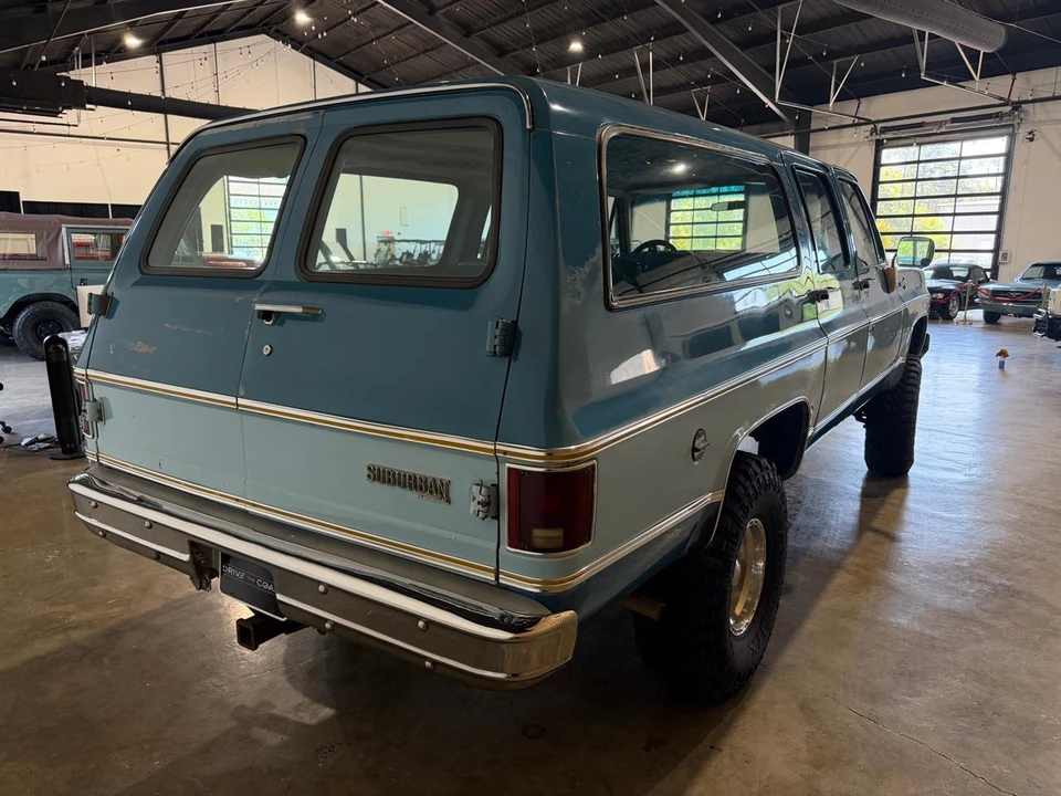 1977 Chevrolet Suburban 7th Gen - Image 9 of 31