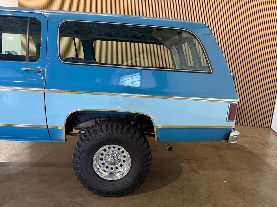 1977 Chevrolet Suburban 7th Gen - Image 19 of 31