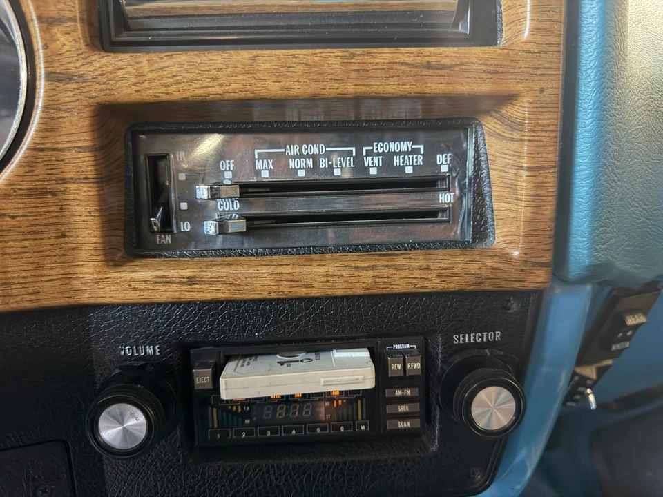 1977 Chevrolet Suburban 7th Gen - Image 28 of 31