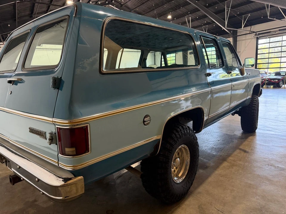 1977 Chevrolet Suburban 7th Gen - Image 10 of 31