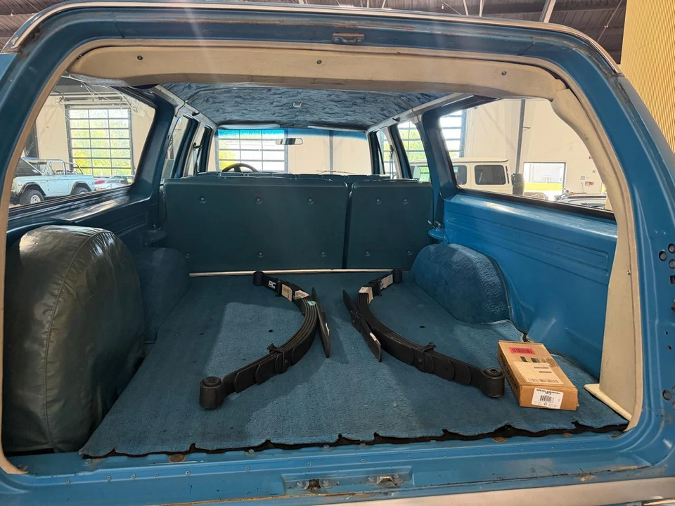 1977 Chevrolet Suburban 7th Gen - Image 12 of 31