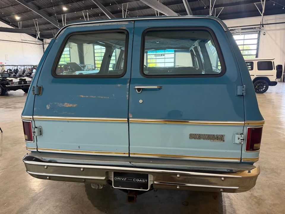 1977 Chevrolet Suburban 7th Gen - Image 8 of 31