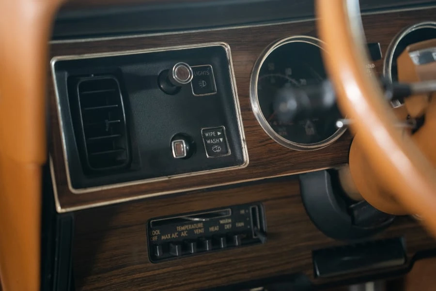 1977 Chrysler Cordoba - Image 27 of 31
