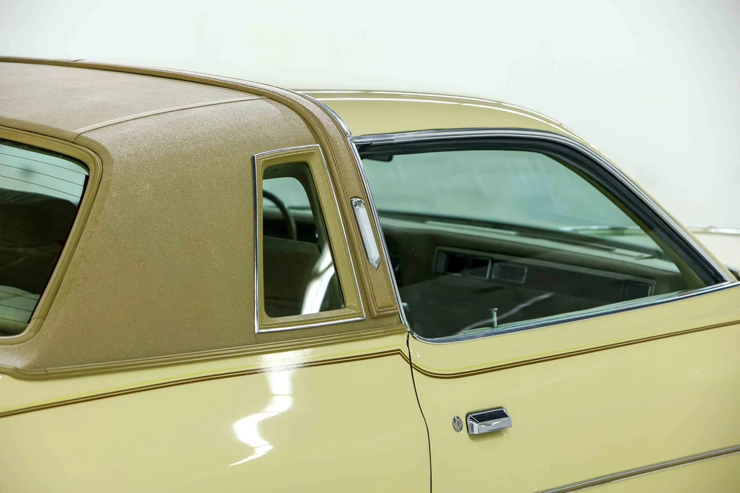 1977 Chrysler Cordoba - Image 24 of 31