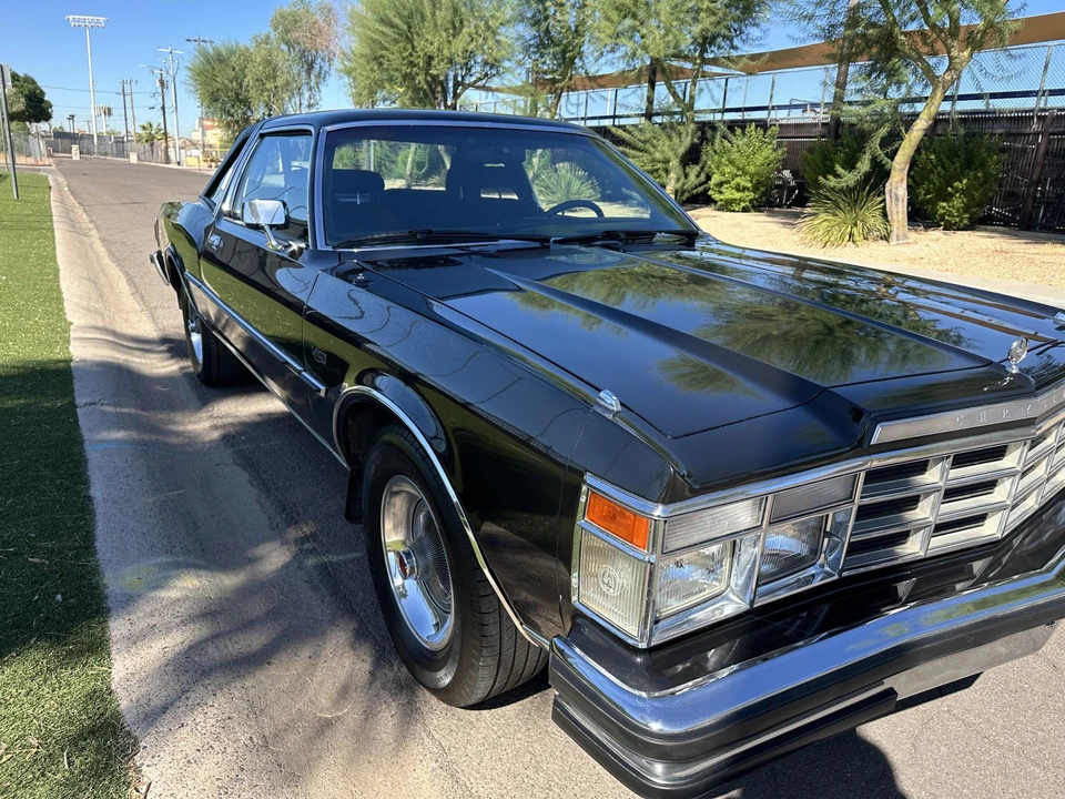 1977 Chrysler LeBaron - Image 18 of 31
