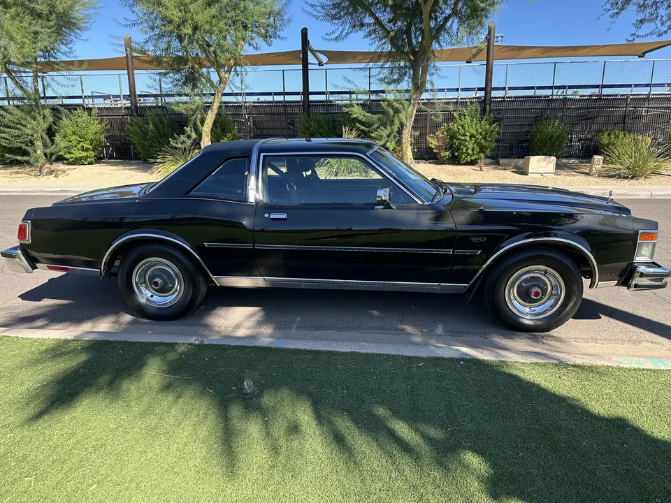 1977 Chrysler LeBaron - Image 27 of 31