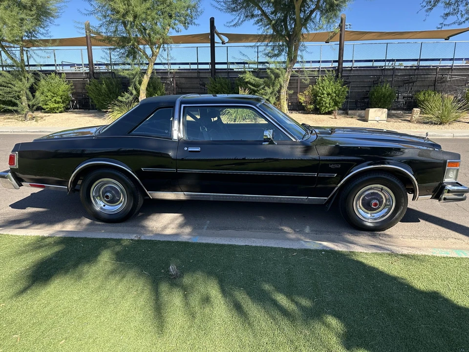1977 Chrysler LeBaron - Image 30 of 31