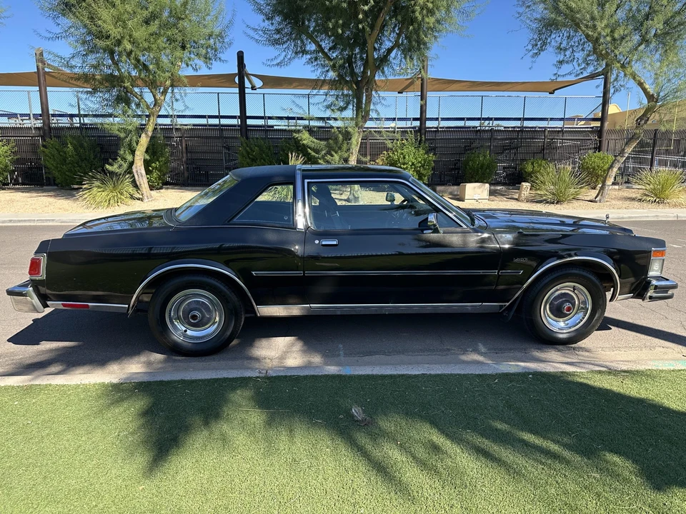 1977 Chrysler LeBaron - Image 28 of 31