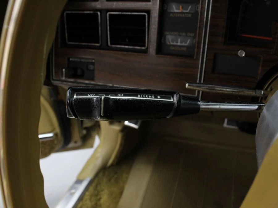 1977 Chrysler New Yorker - Image 16 of 31