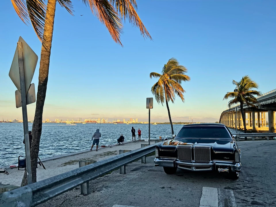 1977 Chrysler New Yorker - Image 2 of 31