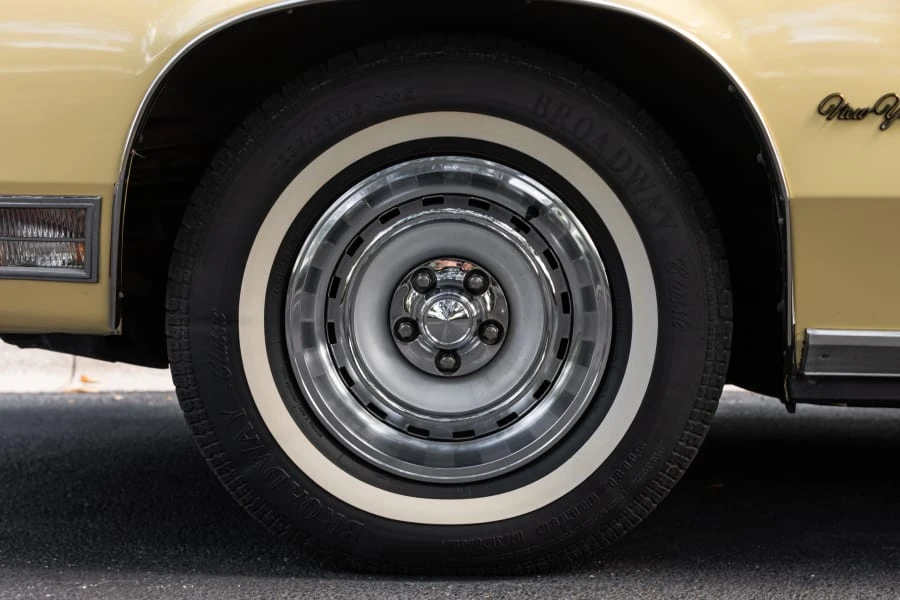 1977 Chrysler New Yorker - Image 10 of 31