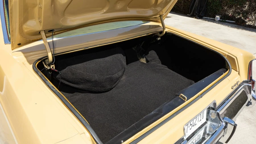 1977 Chrysler New Yorker - Image 23 of 28