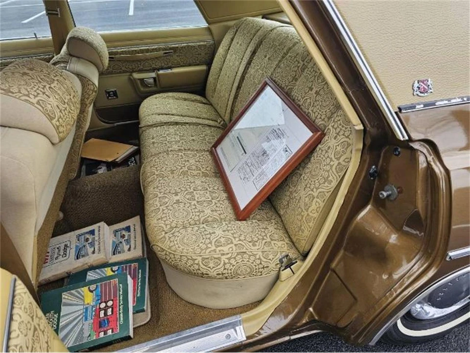 1977 Chrysler Newport - Image 9 of 18