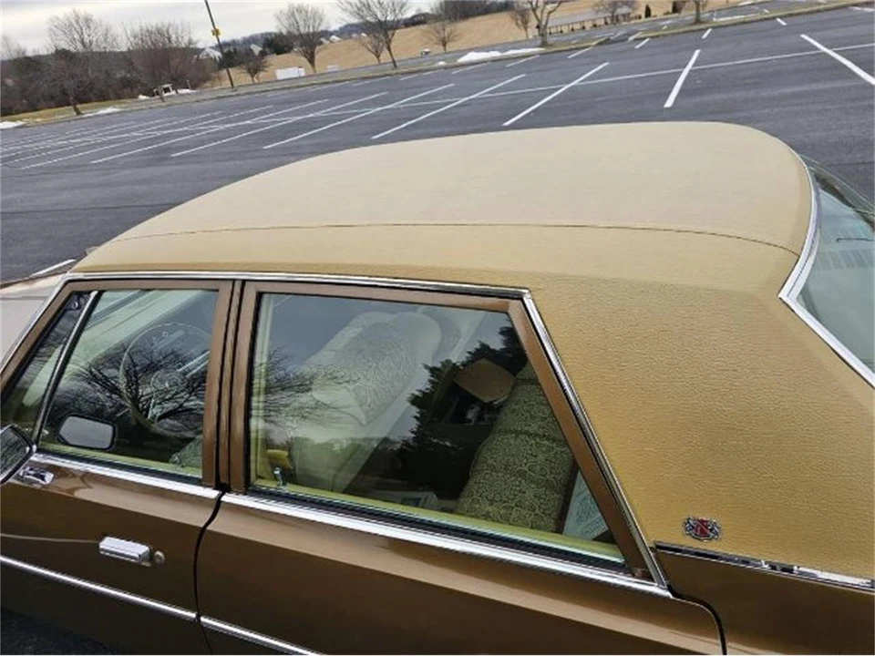 1977 Chrysler Newport - Image 11 of 18