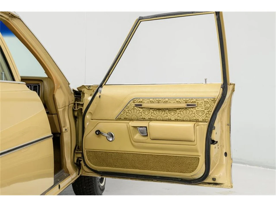 1977 Chrysler Newport - Image 10 of 31