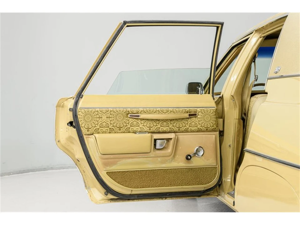 1977 Chrysler Newport - Image 11 of 31