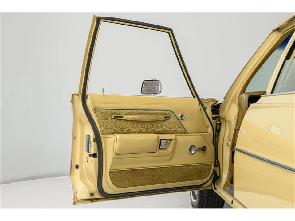 1977 Chrysler Newport - Image 9 of 31